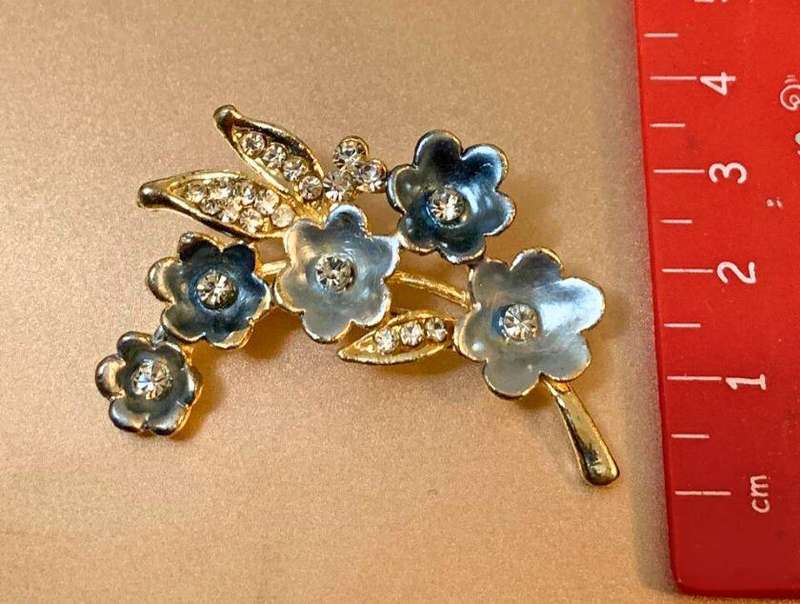 Vintage-Inspired Floral & Bird Brooch Set  Elegant Enamel and Crystal Pins