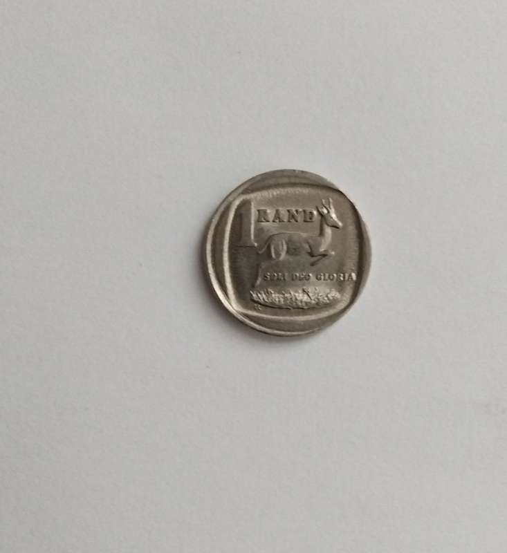 Mint Error Coin R1 - THIS IS A RARE COLLECTABLE!