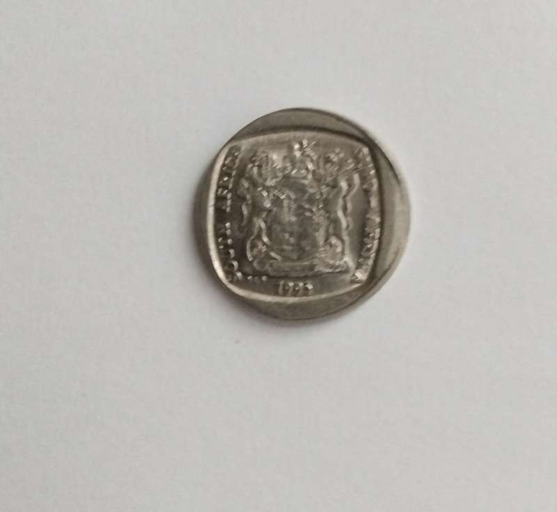 Mint Error Coin R1 - THIS IS A RARE COLLECTABLE!