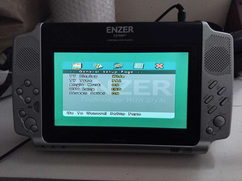 ENZER PORTABLE DVD/CD PLAYER & SCREEN