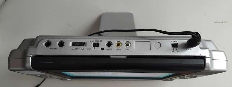 ENZER PORTABLE DVD/CD PLAYER & SCREEN