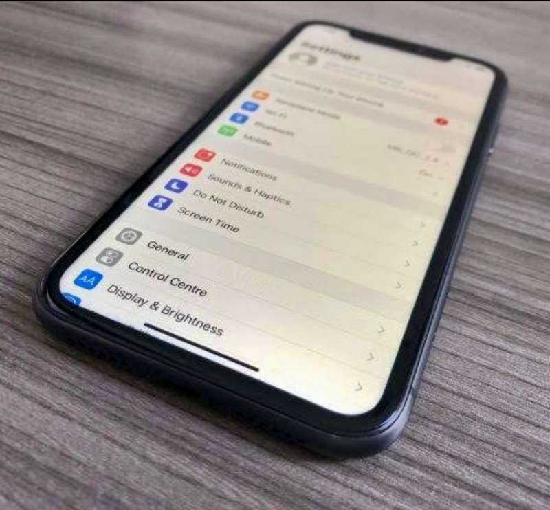 Apple iPhone 11 256GB + Freebies