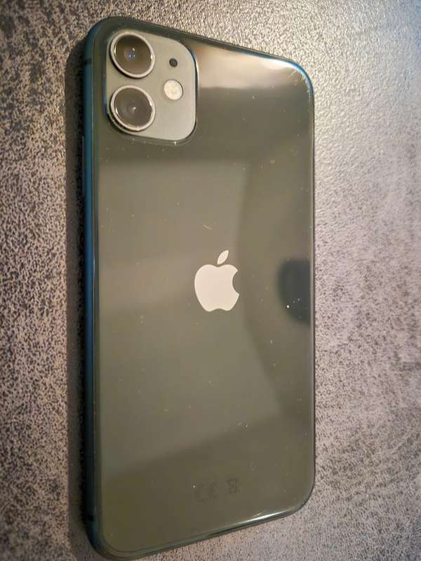 Apple iPhone 11 256GB + Freebies