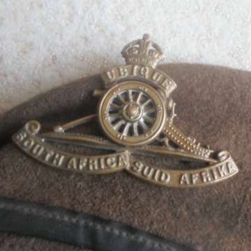 Second World War South African Artillery Beret And Badges And  And Buttons - Beret Damage See Photos
