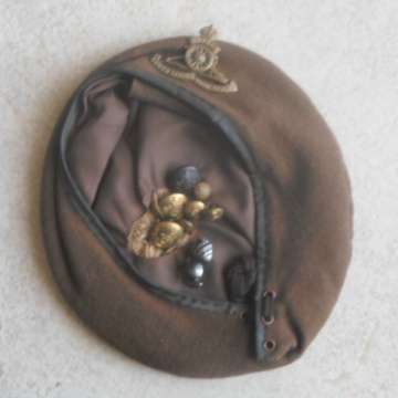 Second World War South African Artillery Beret And Badges And  And Buttons - Beret Damage See Photos