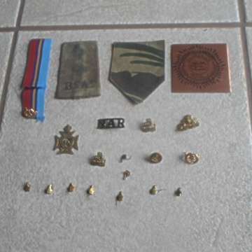 A Lot Rhodesian Related Badges - Medal Ribbon And Other Badges