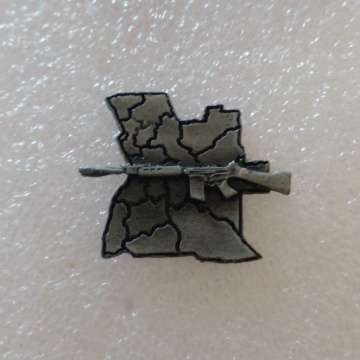 R1 Rifle Shooting Badge With Map At Back Ground - Pins Intact