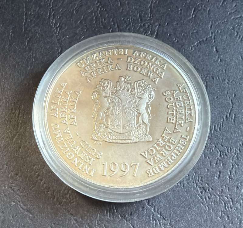 SILVER 1 OUNCE - Silver Proof R2 Seahorse - Mintage 3000 - includes COA