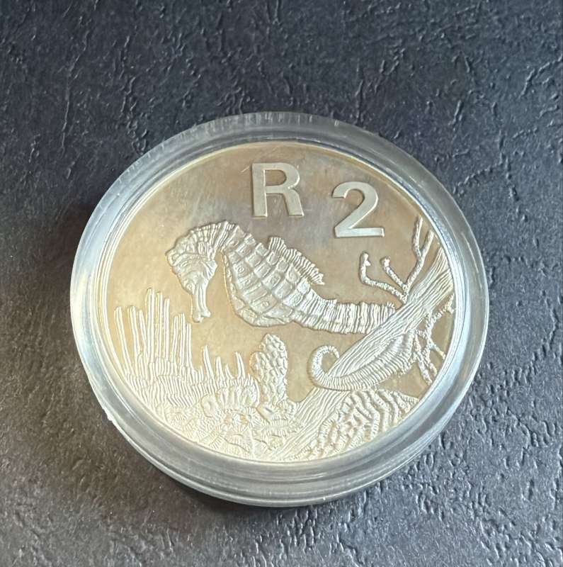 SILVER 1 OUNCE - Silver Proof R2 Seahorse - Mintage 3000 - includes COA