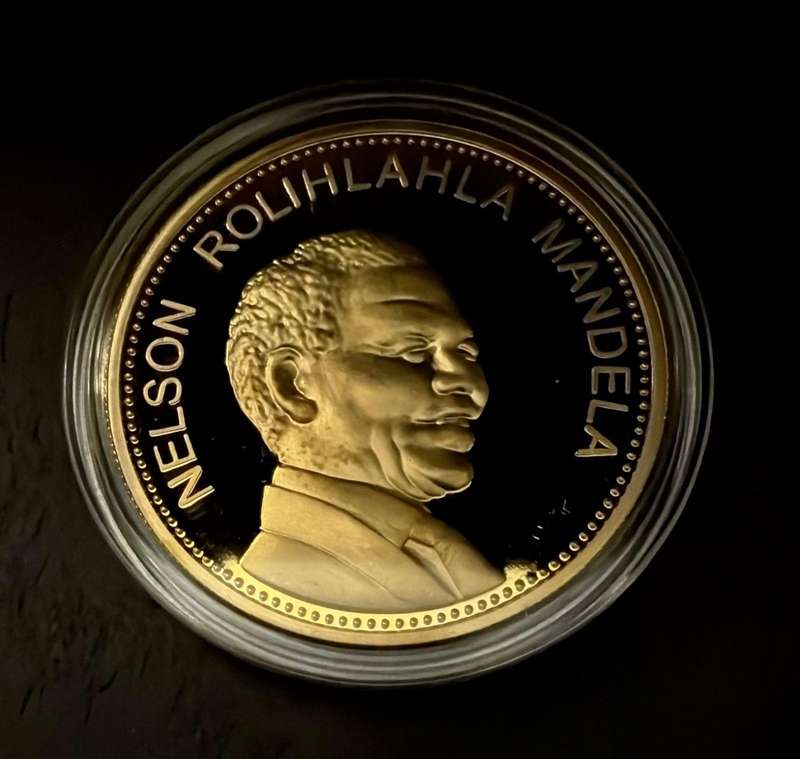 Mandela Commemmorative Set in Velvet Box - bid PER coin for BOTH coins