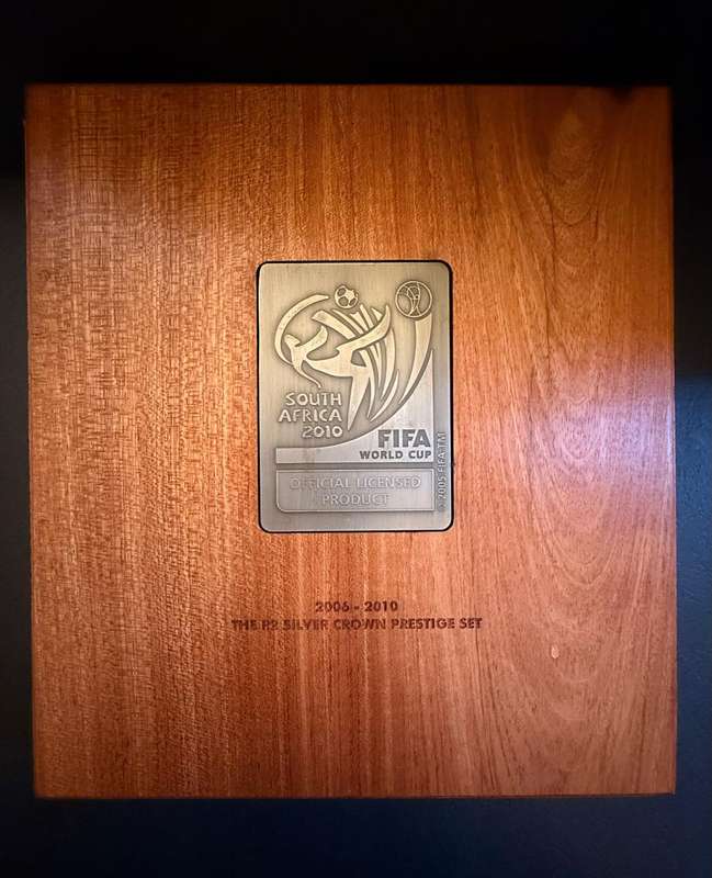 Silver R2 Crown Prestige Set - FIFA 2006-2010 - 5 Coins in Wooden Box with COA