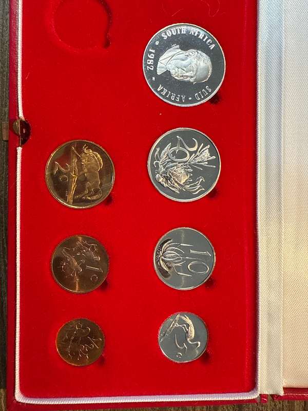1982 Long proof set - no gold or silver R1 - as per pictures