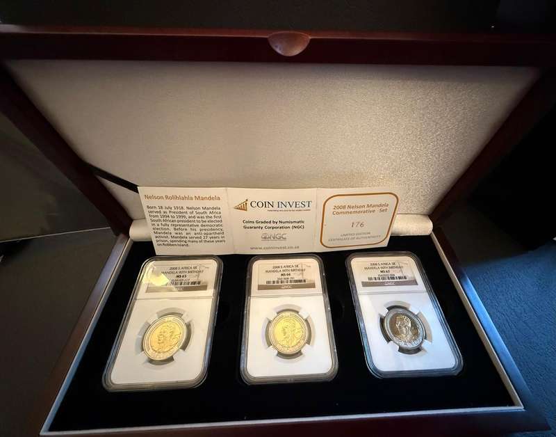 Mandela Birthday R5 Graded Set - MS65/MS66/MS67 - 3 Coins in wooden box with COA
