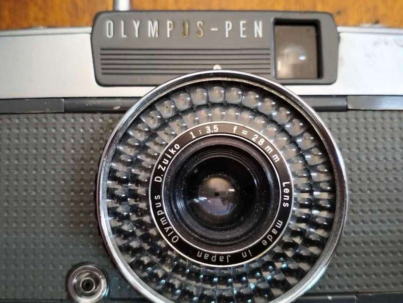 Olympus - Pen EE2 28mm camera