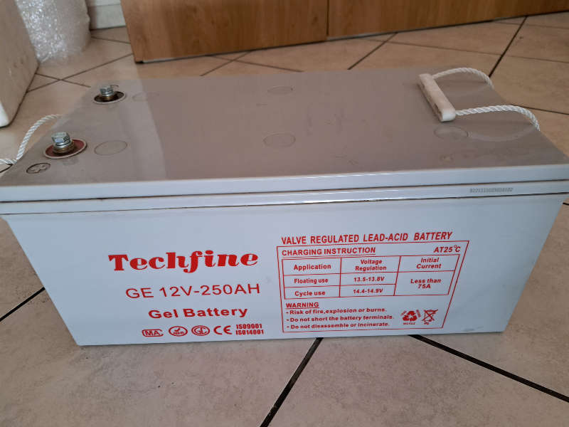 Deep Cycle Solar Battery 12V 250AH Like New
