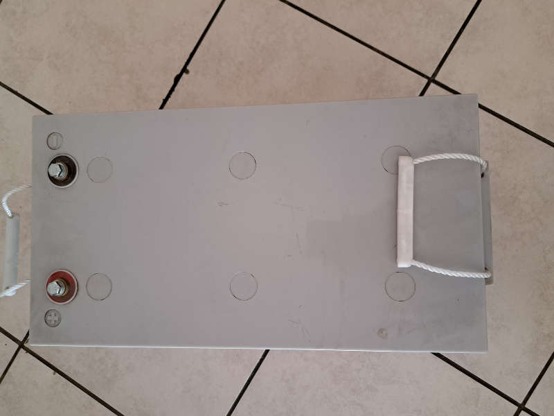Deep Cycle Solar Battery 12V 250AH Like New
