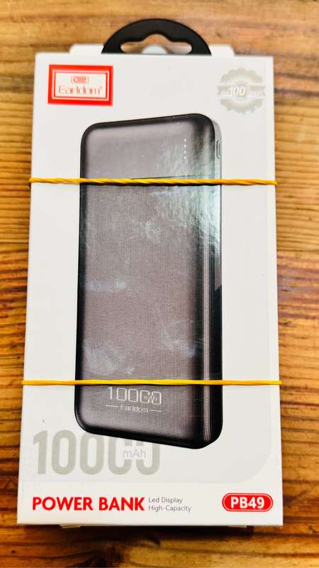 Power bank 10 000 mah with 3 in 1 usb cable