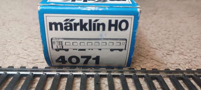 Marklin 4071 Intermedium coach for 3071 T-express