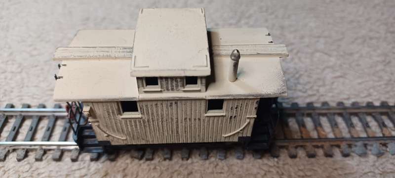 Fleischmann Bobber caboose - Kadee type couplers