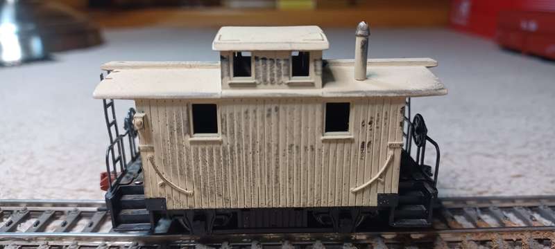 Fleischmann Bobber caboose - Kadee type couplers