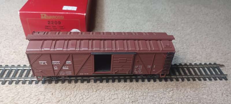 Rivarossi 2209 c board box car