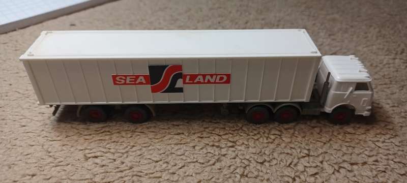 Wiking truck and trailer