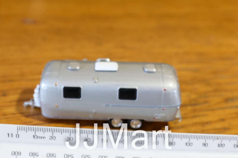 1971 Camper/ Travel Trailer RV, Airstream Double-Axle Land Yacht Safari 1:64 Scale Diecast model