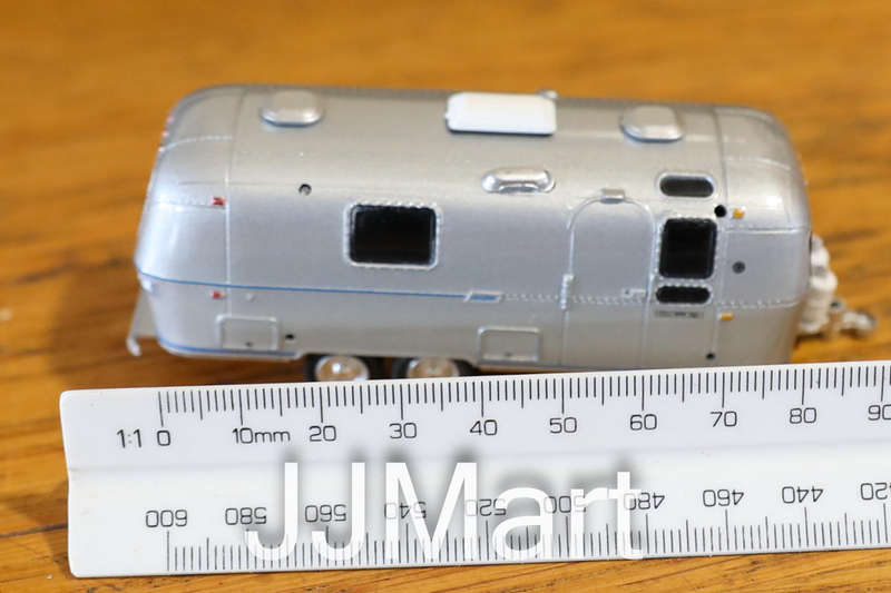 1971 Camper/ Travel Trailer RV, Airstream Double-Axle Land Yacht Safari 1:64 Scale Diecast model