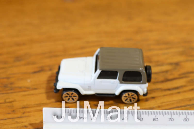 Jeep Wrangler Sahara White Maisto Fresh Metal 100 Collection Die Cast - Boxed