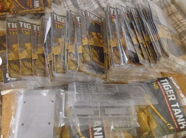Hachette 1/16 Model Tiger Tank Magazine and parts complete Kit 1 to 140