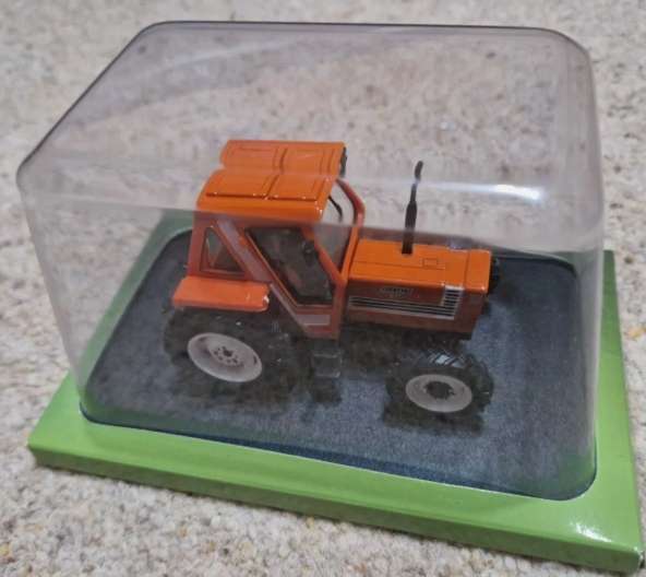 Hachette Partworks-Scale Model-Tractor - Fiat Someca 880 DT - 1975