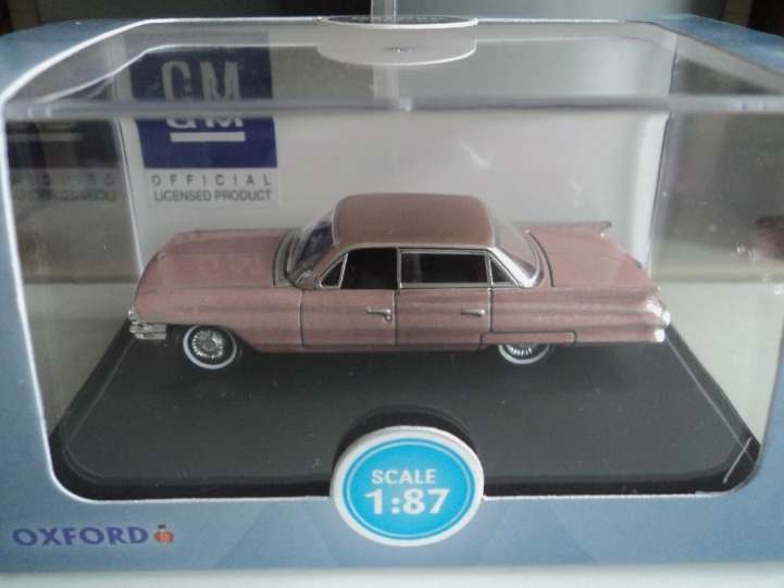 Oxford Diecast 1961 CADILLAC SEDAN DeVILLE Topaz (H/O Scale)