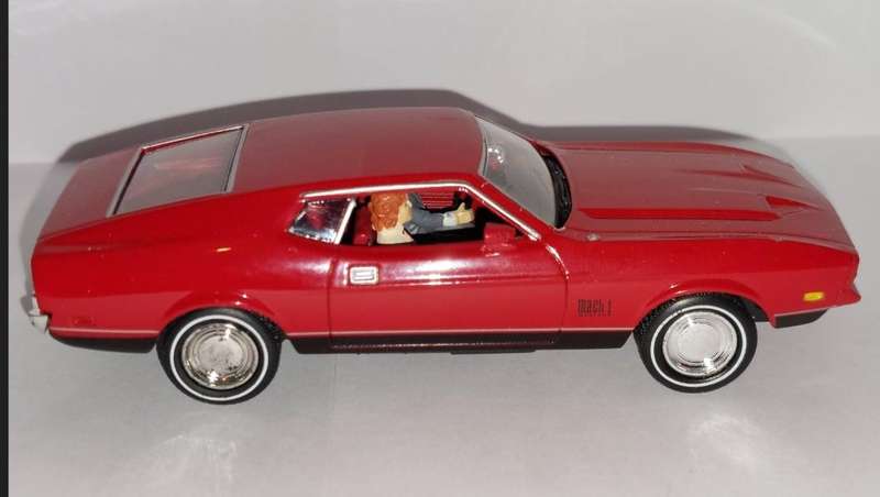 UNIVERSAL HOBBIES - JAMES BOND 007 - MUSTANG MACH 1 - DIAMONDS ARE FOREVER