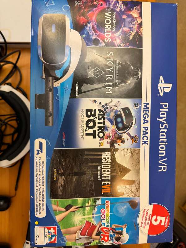 PS4 Console bundle+ VR Bundle+ 3 Dual-sense controllers+ 2 Move Controllers+games