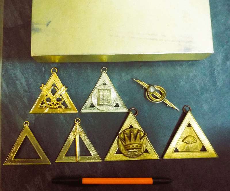 MASTER JEWELS ,,, RARE ITEMS as 1 lot