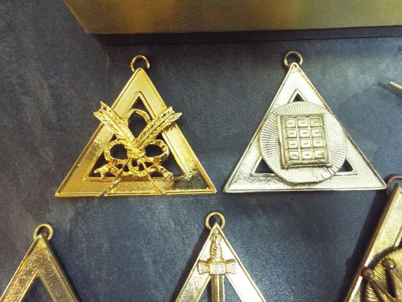 MASTER JEWELS ,,, RARE ITEMS as 1 lot