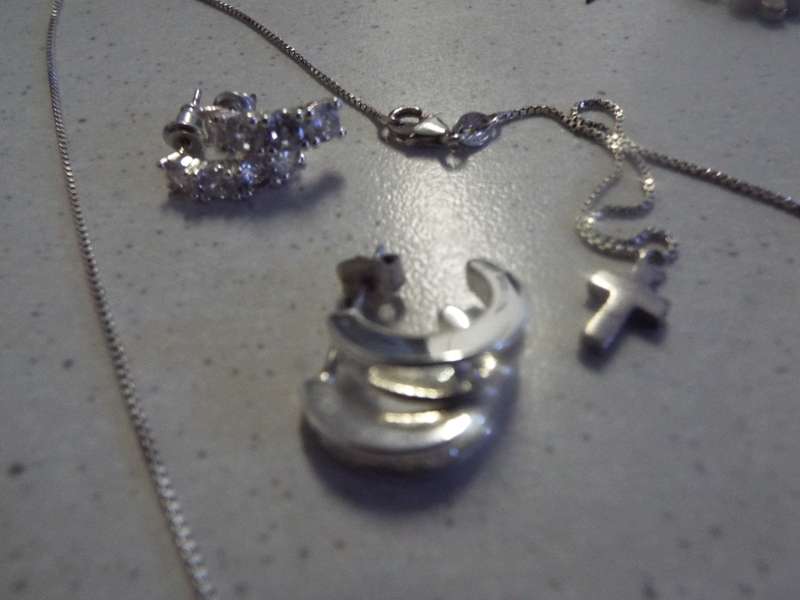 vintage jewellery box with some jewellery ,some 925 silver as 1 lot