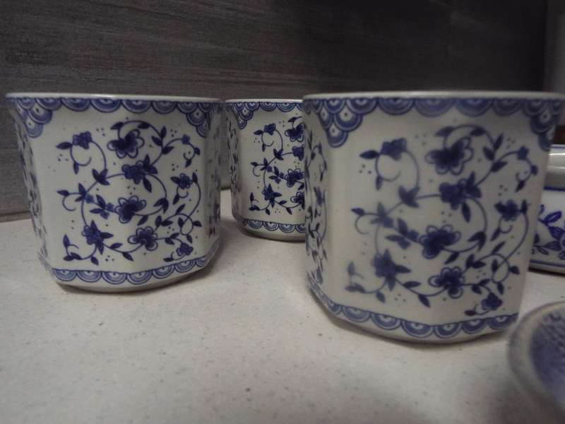 10 items /blue and white at R1 START