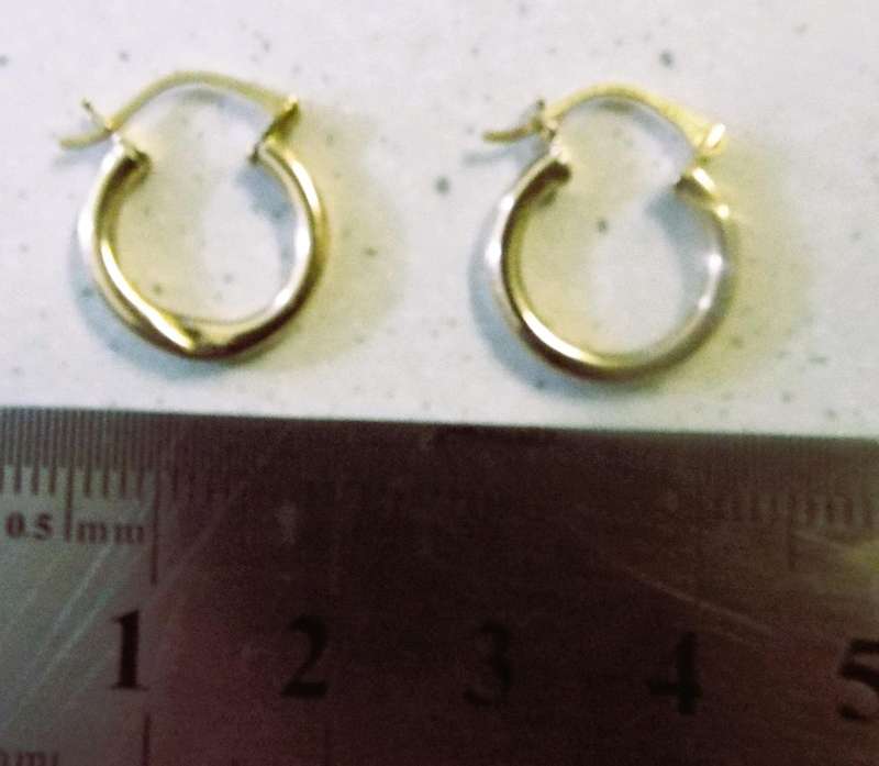 VINTAGE 9CT GOLD EARRINGS