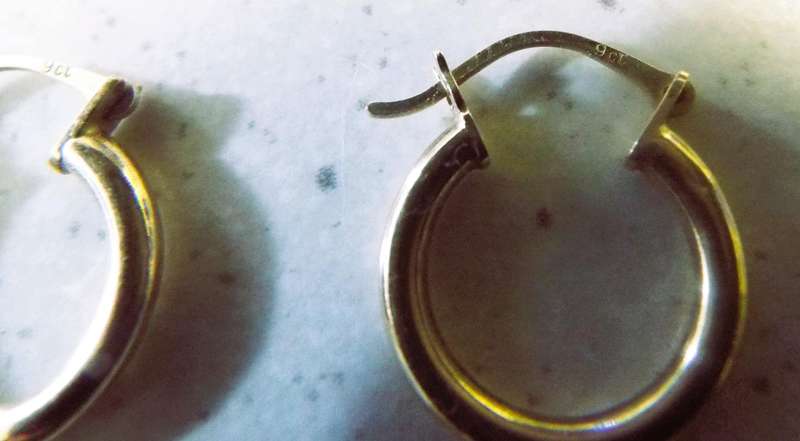 VINTAGE 9CT GOLD EARRINGS