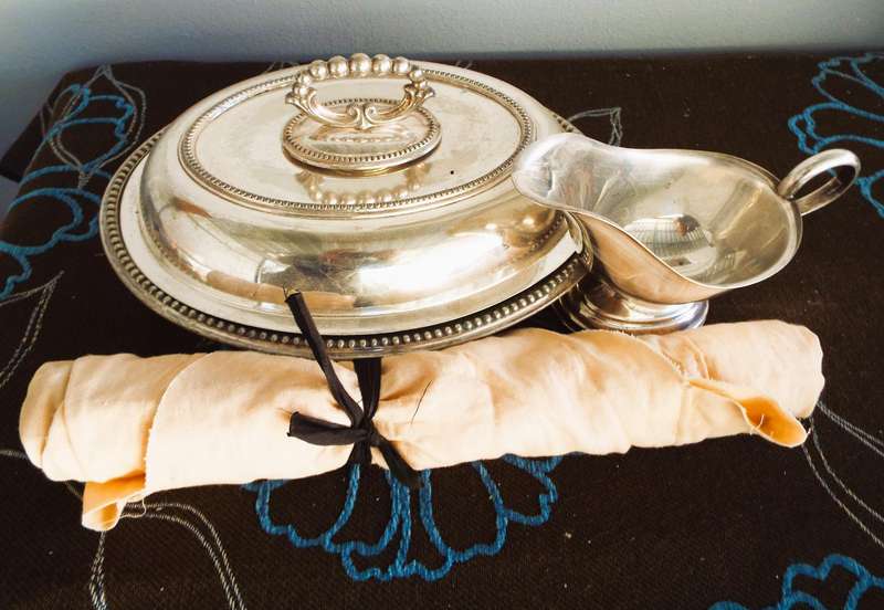 Antique///VINTAGE  LOT INCLUDING CUTLERY SET  ,,,, good condition as 1 ,dont miss this lot