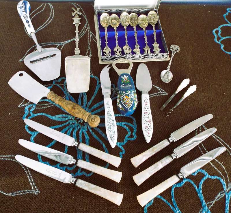 VINTAGE  LOT INCLUDING CUTLERY SET  ,,,, good condition as 1 ,dont miss this lot