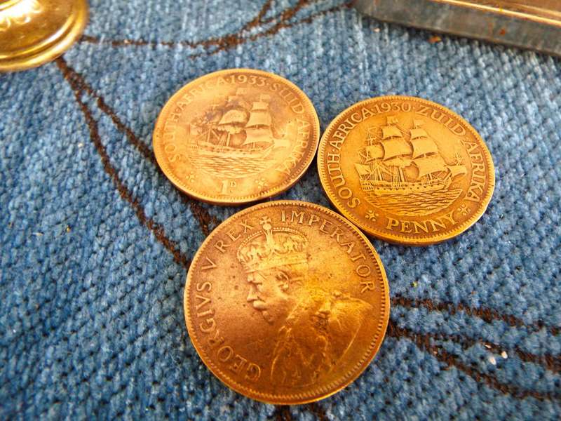 Mixed lot of vintage and antique items