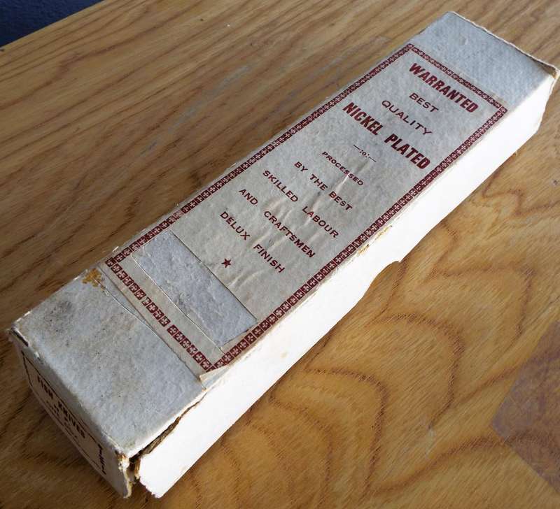 vintage 12 x boxed fish knifes
