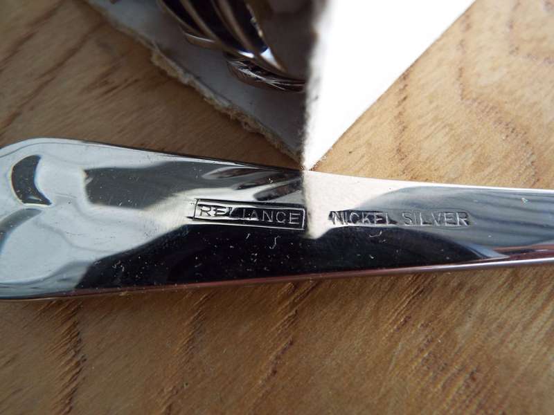 vintage 12 x boxed fish knifes