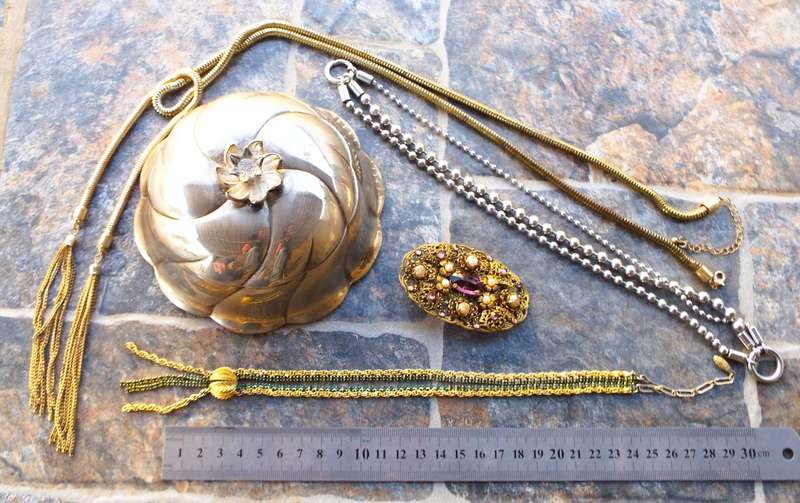 Vintage jewellery box with some stuff as 1 lot