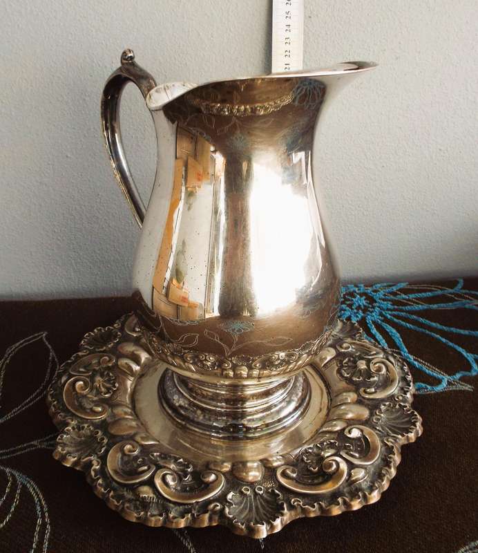Vintage  water pitcher  (very nice )