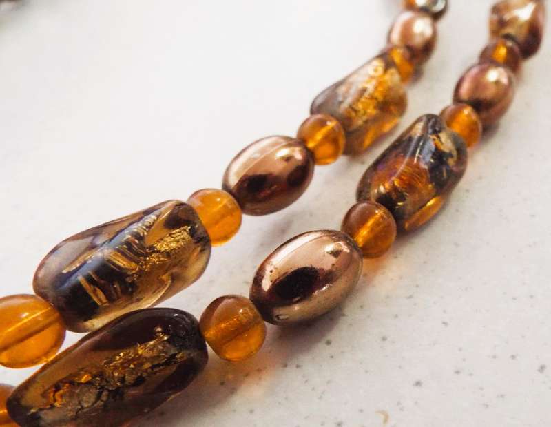VINTAGE 1950s AURORA BOREALIS GLASS BEAD NECKLACE