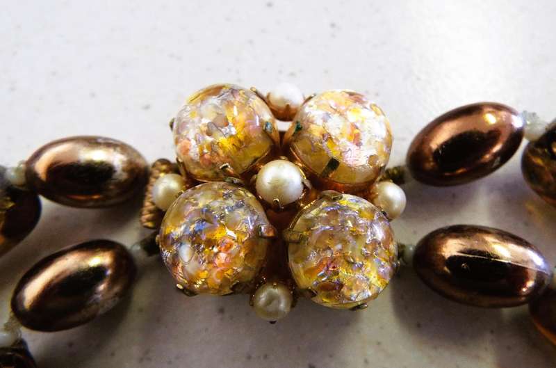 VINTAGE 1950s AURORA BOREALIS GLASS BEAD NECKLACE