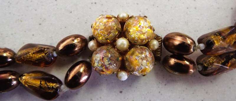 VINTAGE 1950s AURORA BOREALIS GLASS BEAD NECKLACE